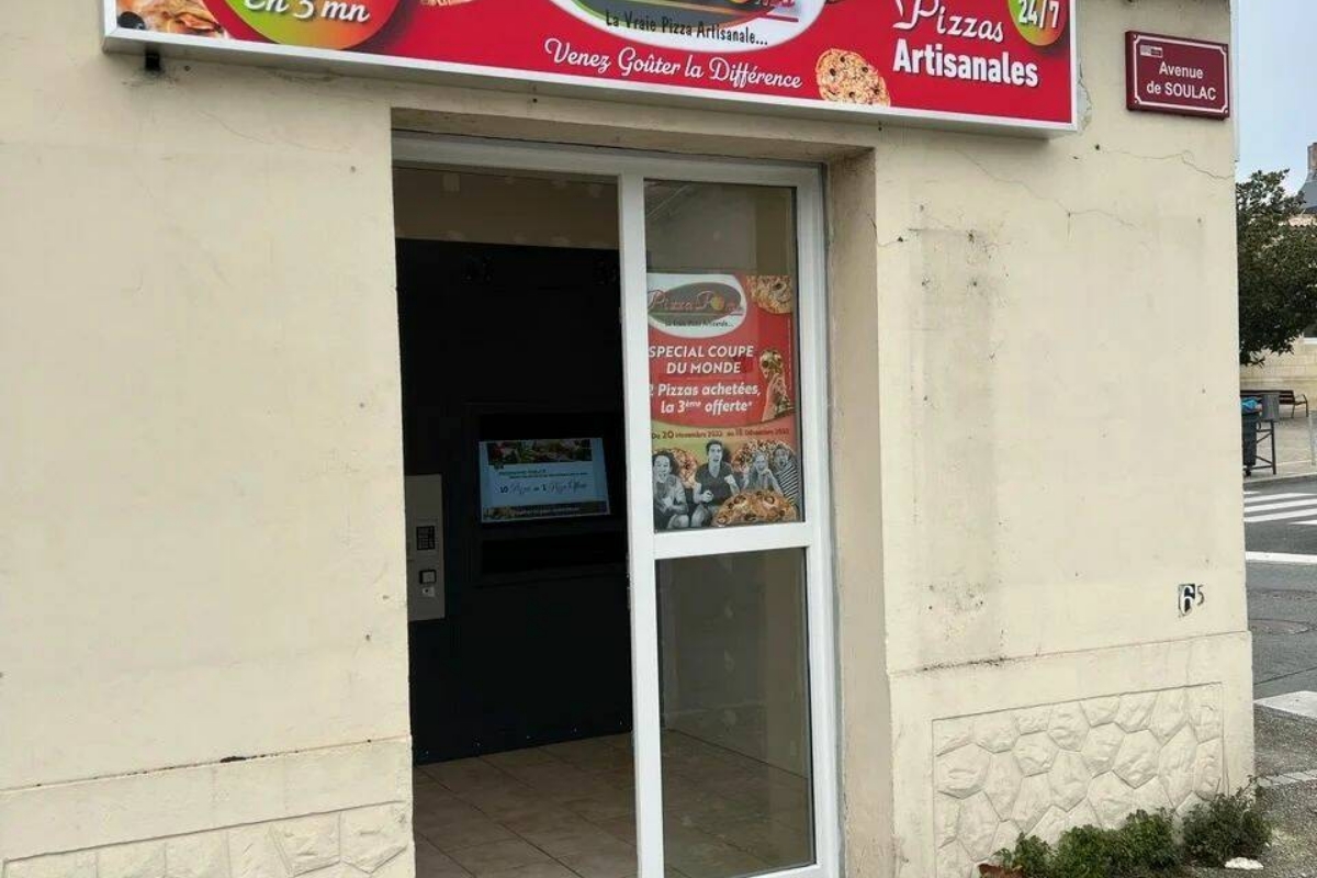 PIZZA POMS A UN DISTRIBUTEUR A PIZZA A EMPORTER A LE TAILLAN MEDOC
